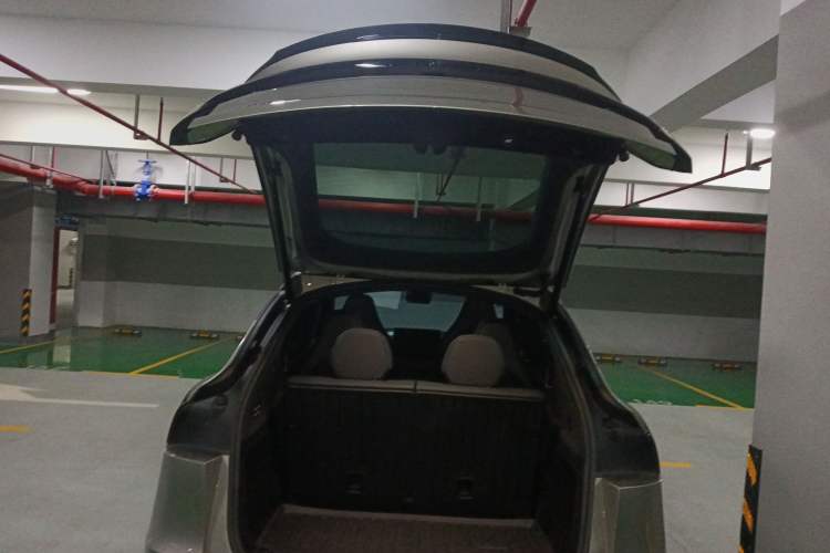 Used Tesla Model Y L 2025 Model Long-Range All-Wheel-Drive Version
