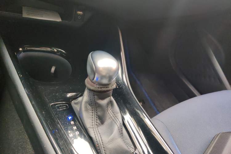 Used Toyota C-HR 2018 2.0L Luxury Sunroof Version China VI Standard