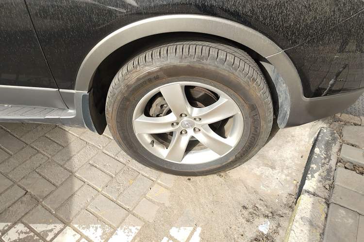 Used Hyundai Veracruz 2009 3.8L Comfort Edition Right Front Wheel Hub