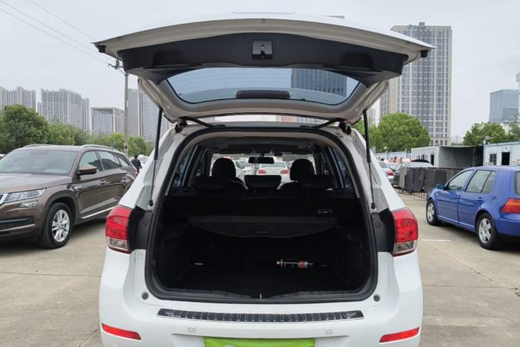 Used Haval H6 2016 Upgraded Model 1.5T Manual Two-Wheel Drive Elite Version Trunk