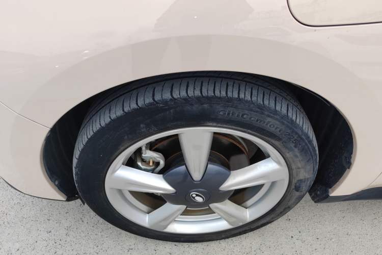 Used ORA Good Cat 2022 Morandi Edition 400km Standard Range Luxury Version Lithium Iron Phosphate Left Front Wheel Hub