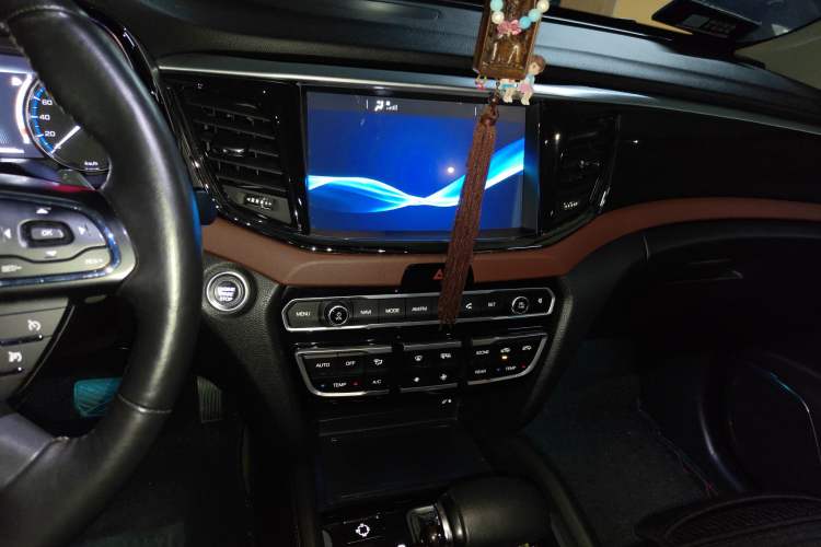 Used GAC Trumpchi GS8 2017 320T Two-Wheel Drive Luxury Smart Connectivity Version (7 Seats)
