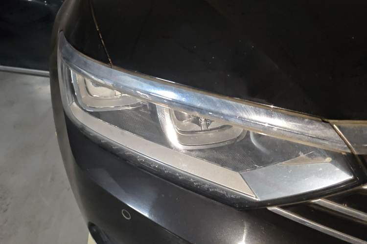 Used Volkswagen Magotan 2017 330TSI DSG Luxury Model Right Front Headlight