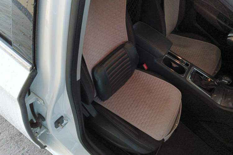 Used Roewe i6 2019 PLUS 1.6L CVT 4G Connected Luxury Deluxe Edition
