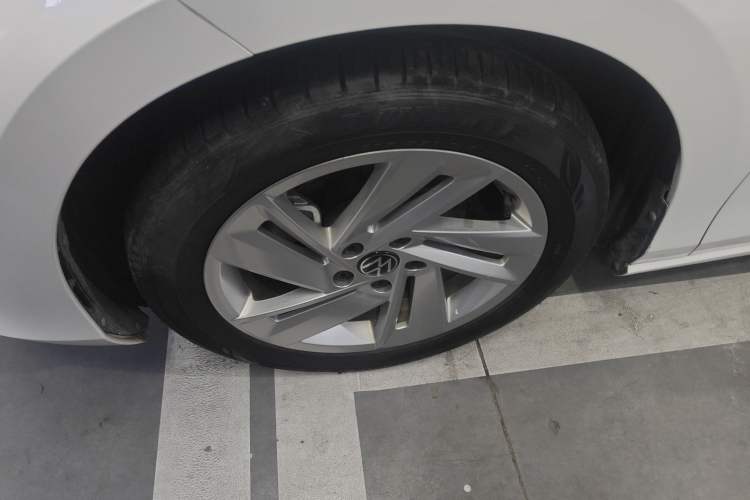 Used Volkswagen Lamando 2022 Lingdu L 280TSI DSG Spicy Edition Left Front Wheel Hub