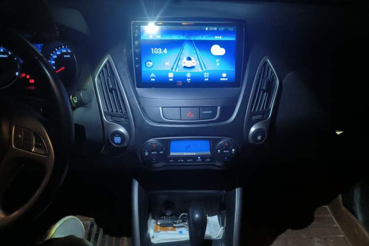 Used Hyundai ix35 2013 2.0L Automatic Two-Wheel Drive Smart GLS China IV Standard