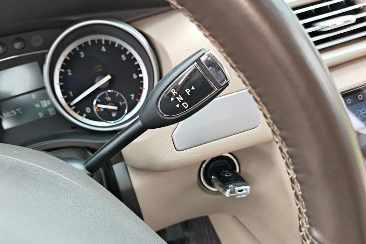 Used Mercedes-Benz R-Class 2011 R 300 L Business Model Gear Lever