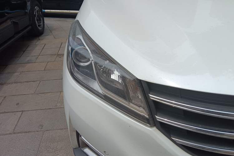 Used Dongfeng Fengon E3 2019 EVR Extended-Range Luxury Model Right Front Headlight