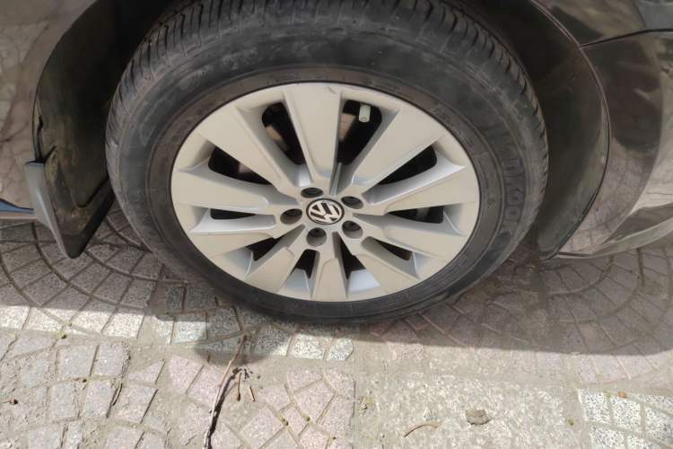 Used Volkswagen Lavida 2013 Restyled Classic 1.6L Manual Comfort Edition
