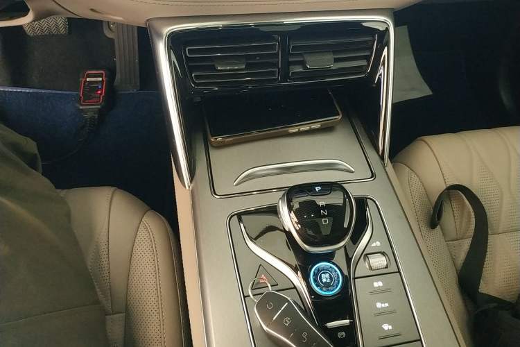 Used BYD Tang New Energy 2025 DM-i 115KM Prestige Model Gear Lever