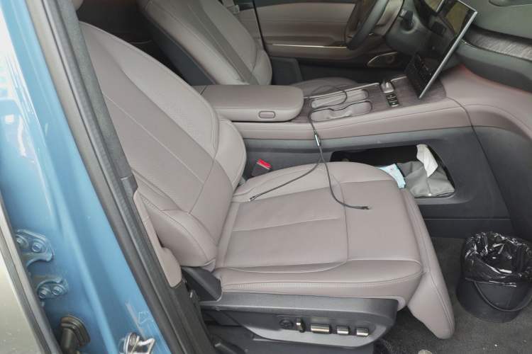 Used Nio ES7 2022 75 kWh Right Front Seat