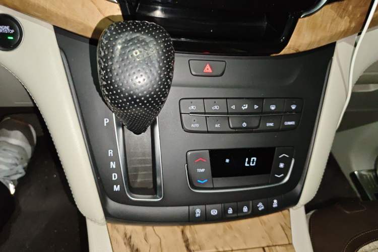 Used Buick GL8 2018 ES 28T Comfort Model China VI Standard Gear Lever