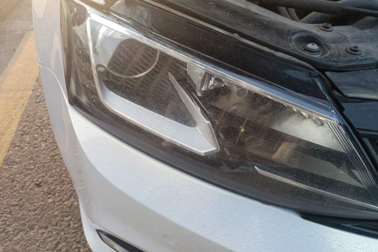 Used Volkswagen Sagitar 2017 230TSI Automatic Luxury Edition
