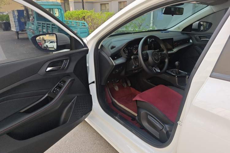 Used MG 5 2023 180 DVVT Manual Fashion Edition
