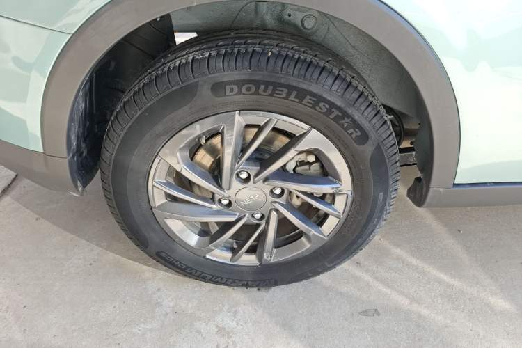 Used NETA V 2021 Standard Range Entertainment Version – Upgraded Model Right Rear Wheel Hub