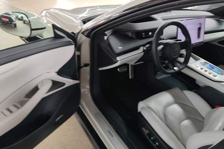 Used Xiaomi Auto SU7 2024 Four-Wheel Drive Ultra-Long Range Advanced Intelligent Driving Max Edition
