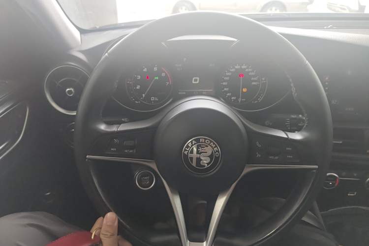 Used Alfa Romeo Giulia 2017 2.0T 200HP Luxury Edition