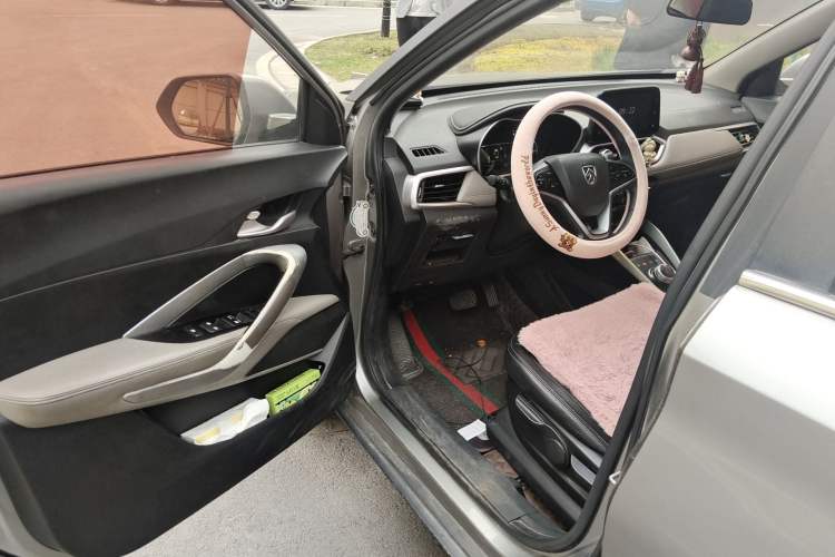 Used Baojun 510 2017 1.5L Automatic Fashion Model
