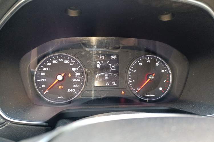 Used Roewe RX5 2016 20T Two-Wheel Drive Automatic Internet Smart Edition Instrument Cluster