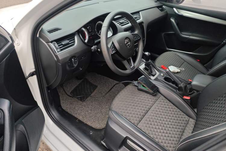 Used Skoda Octavia 2019 1.5L Automatic Smart Drive Luxury Edition China VI Standard
