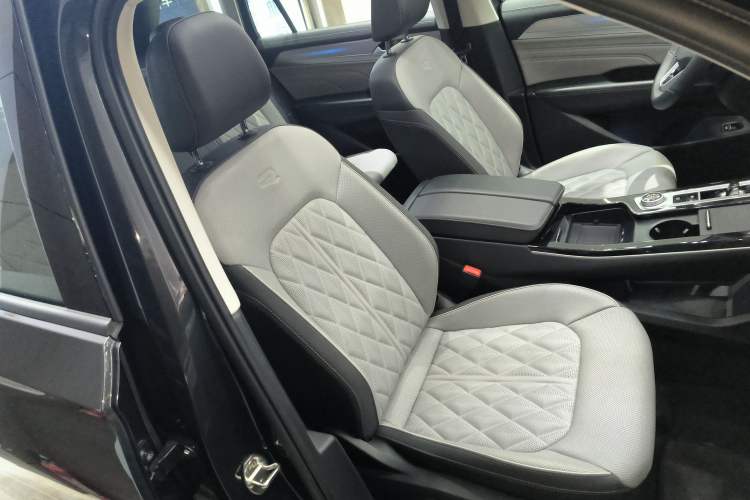 Used Volkswagen Tavendor 2024 380TSI All-Wheel-Drive R-Line Cruise Premium Edition Right Front Seat