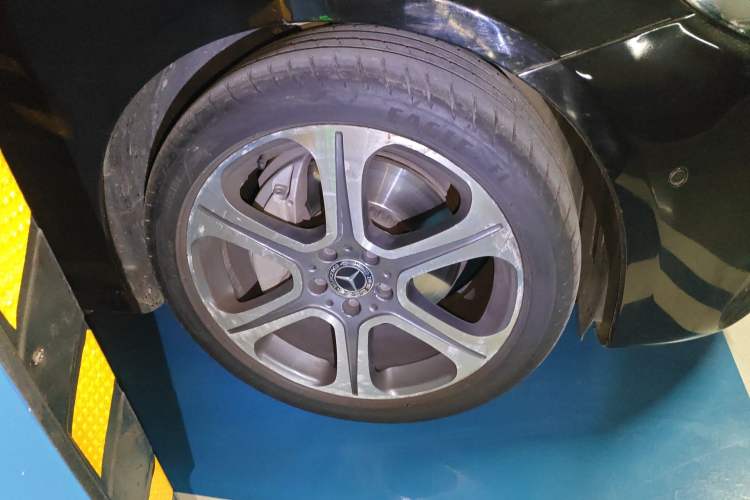 Used Mercedes-Benz E-Class 2016 E 300 L Sport Luxury Model Right Front Wheel Hub