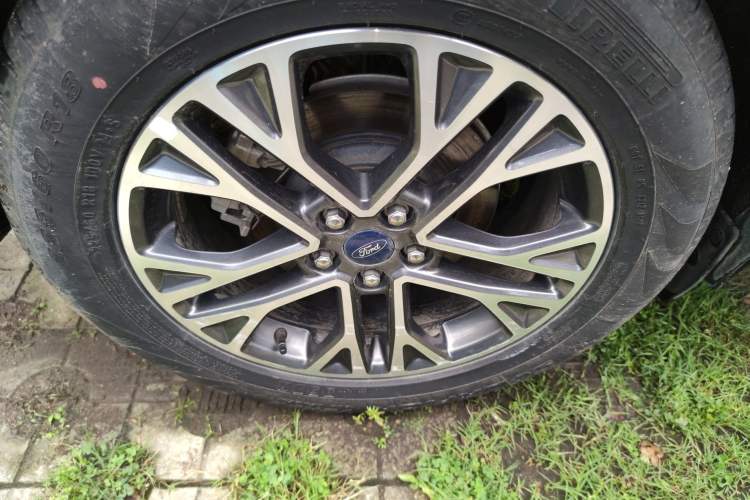 Used Ford Escape 2020 EcoBoost 245 Four-Wheel Drive Luxury Edition Exterior 3