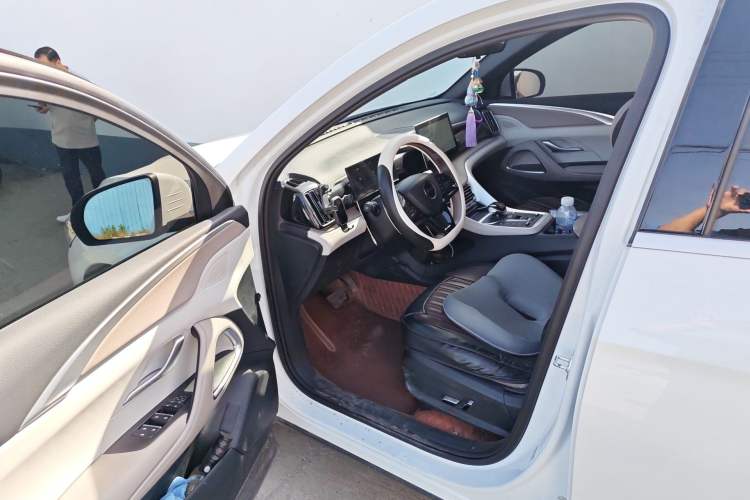 Used BYD Song Pro New Energy 2024 HONOR Edition DM-i 71KM Navigation Model
