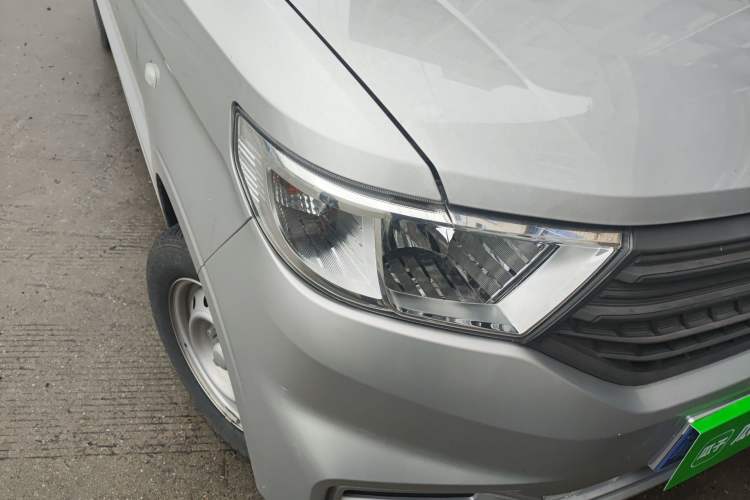 Used Wuling Hongguang V 2022 1.5L Jingqu Edition Electric-Assist LAR Right Front Headlight