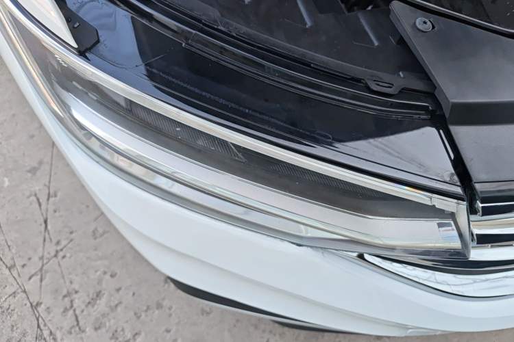 Used Volkswagen Tiguan L 2022 330TSI Automatic Two-Wheel Drive Comfort Edition Right Front Headlight