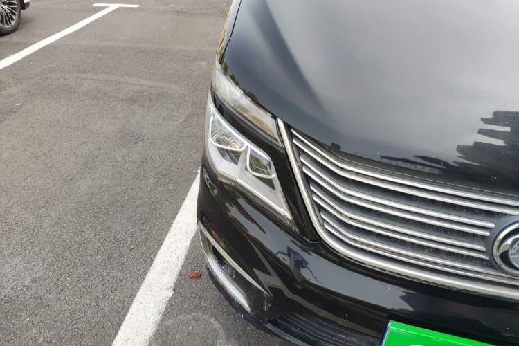 Used FORTHING Lingzhi 2019 M5L 1.6L 7-Seater Standard Model China VI Right Front Headlight