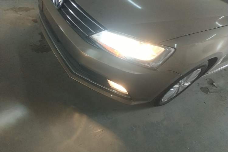 Used Volkswagen Sagitar 2015 1.6L Manual Comfort Model