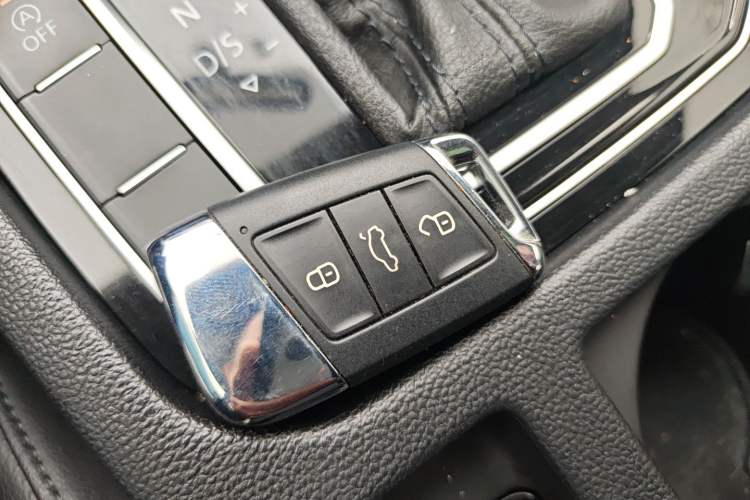 Used Volkswagen Magotan 2019 330TSI DSG Leading Edition China V Standard Vehicle Key