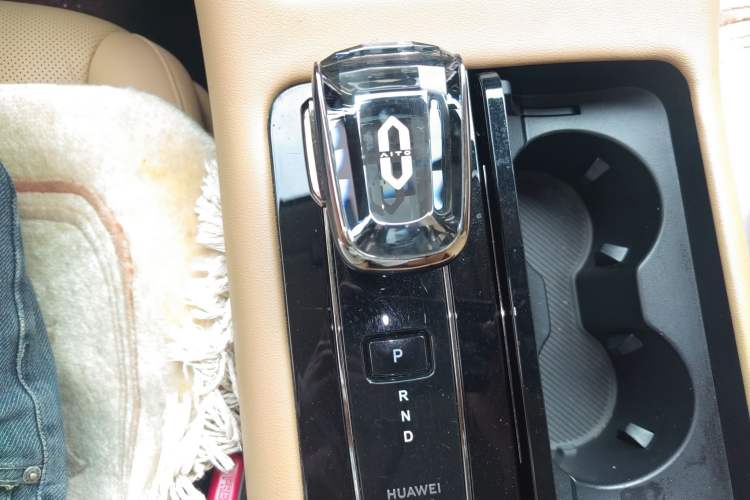 Used Hima AITO M7 2022 1.5T Four-Wheel Drive Luxury Edition Gear Lever