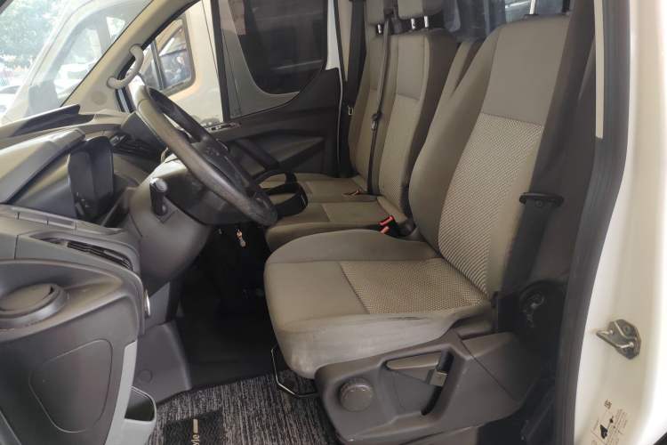 Used Ford Transit 2019 2.0T Diesel Multi-Purpose Commercial Vehicle Short Wheelbase Low Roof 6-Seater China VI Standard