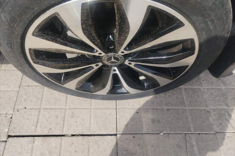Used Mercedes-Benz GLC 2018 Refreshed GLC 300 4MATIC Dynamic Edition Right Front Wheel Hub