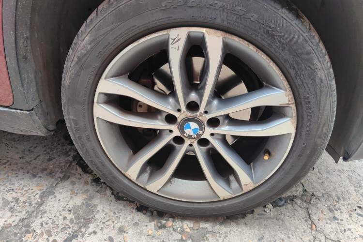 Used BMW X6  Right Front Wheel Hub