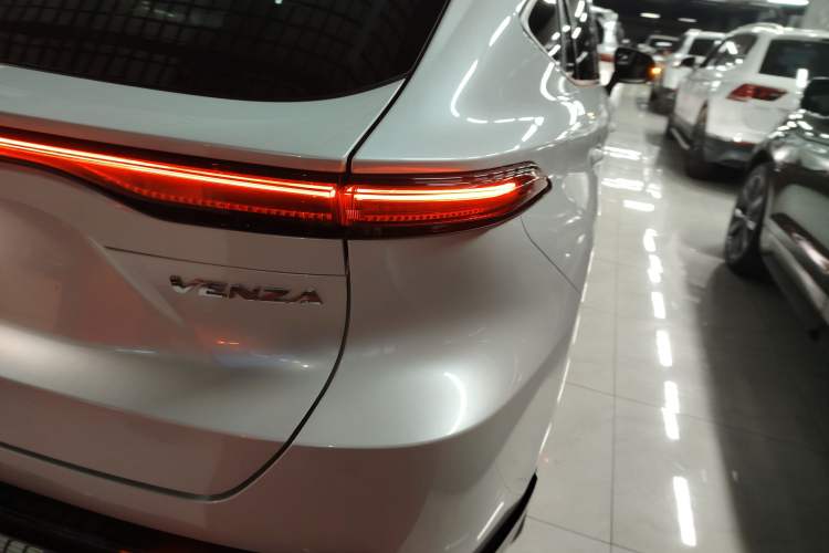 Used Toyota Venza 2023 2.0L CVT Two-Wheel Drive Luxury Edition