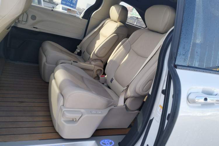 Used Toyota Sienna 2021 2.5L Hybrid Premium Edition