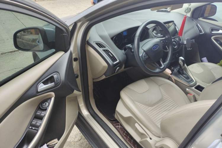Used Ford Focus 2015 Sedan 1.6L Automatic Trend Model
