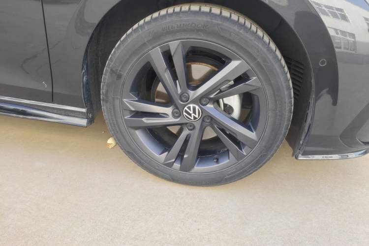 Used Volkswagen Golf 2023 Facelift 280TSI DSG R-Line Lite