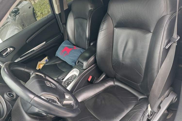 Used Dodge Journey 2013 2.4L Two-Wheel Drive Luxury Version