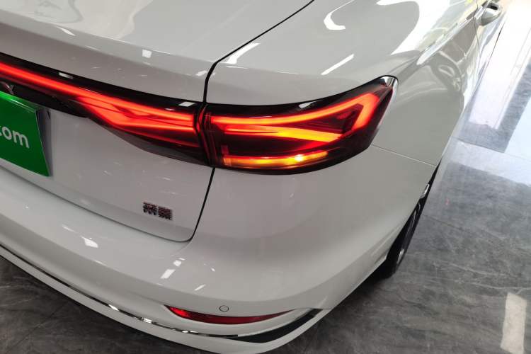 Used Geely Auto Emgrand 2025 4th Generation 1.5L CVT Luxury Version Right Rear Taillight