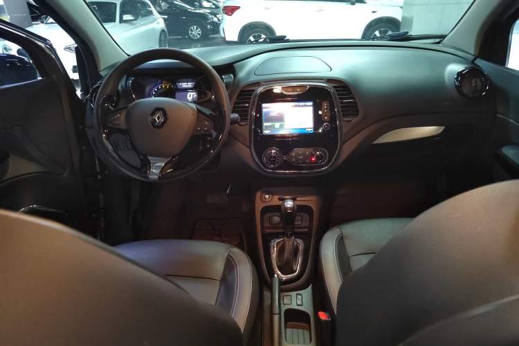 Used Renault Captur 2015 1.2T Automatic Luxury First Edition
