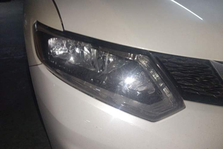 Used Nissan X-Trail 2015 2.0L CVT Comfort MAX Edition 2WD Right Front Headlight