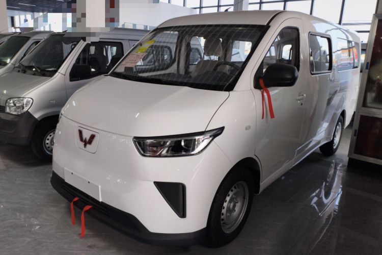 Used Wuling Yangguang 2025 Model 310KM Bus Edition—Customized by CATL
