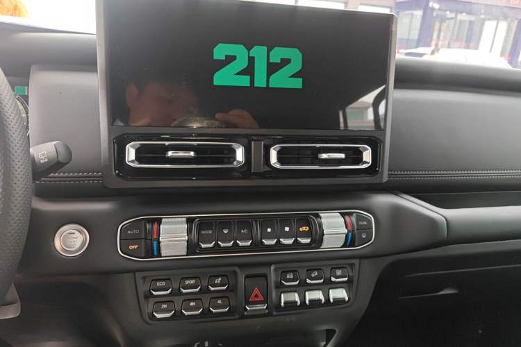 Used 212 T01 2024 2.0T Mechanic
