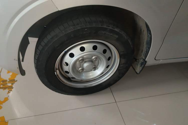 Used Wuling Hongguang V 2022 1.5L Jingqu Edition Enclosed-Window Vehicle with Electric Power Steering LAR