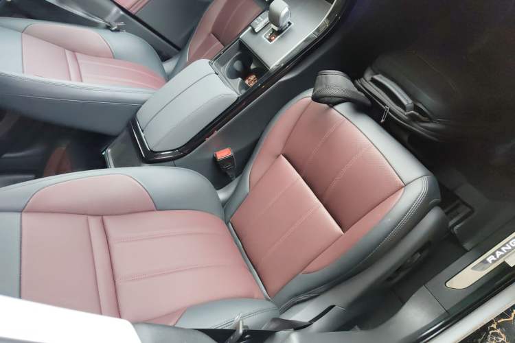 Used Land Rover Range Evoque 2024 Aurora L 249 PS Prestige Light-Chasing Edition