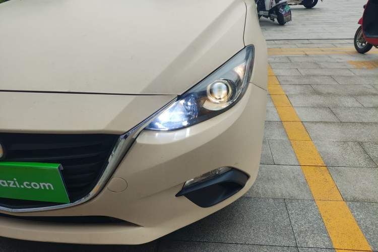 Used Mazda 3 Axela 2014 Sedan 1.5L Automatic Comfort Model Left Front Headlight